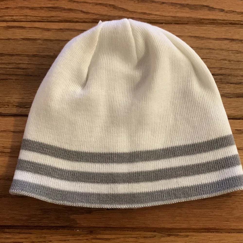 Adidas reversible beanie - Picture 3 of 8